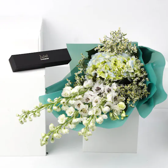 Al Alawi Gold Lotus Bracelet & Flowers