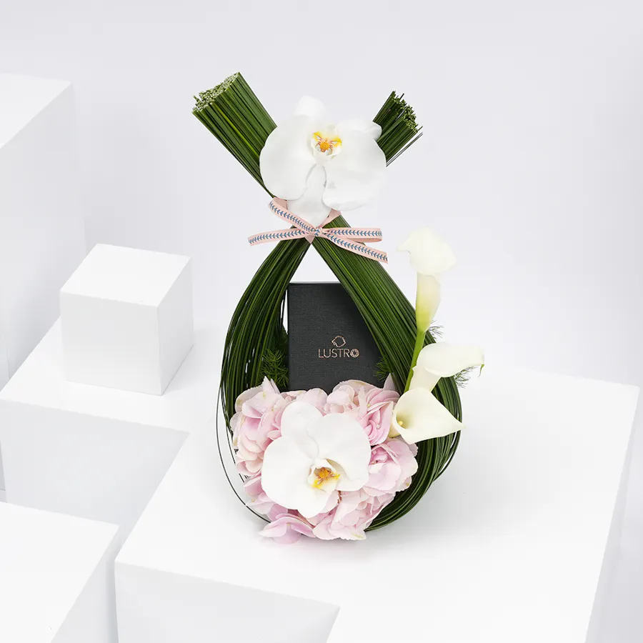 LUSTRO Jewelry with Delicate Florals 5