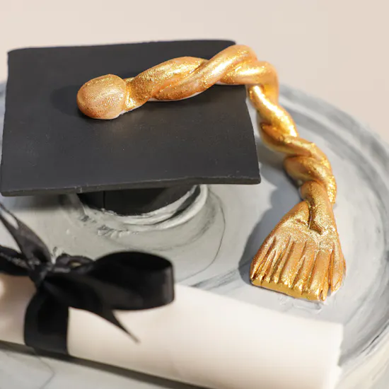 Floward Graduation Cake