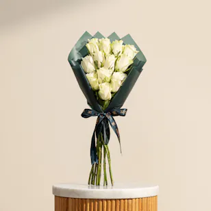 Dreamy White Rose Bouquet | 12 Flowers