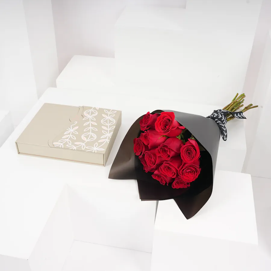Floward Crunchy Chocolate Box | Red Roses 1