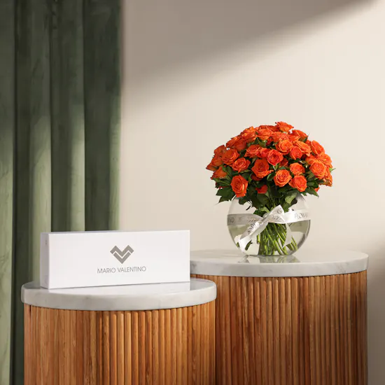 Al Omara Mario Valentino White Ghutra | Roses Vase