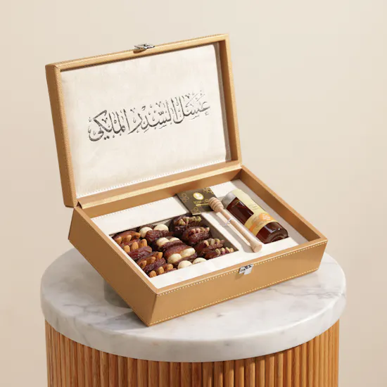 صندوق تمور وعسل سدر الإمارات الجلد من الملكي رويال
