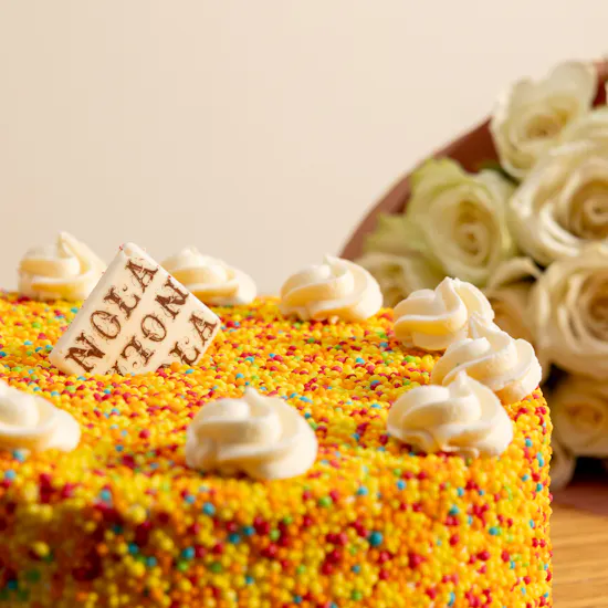 Nola Piniata Vanilla Cake | Stunning Flowers