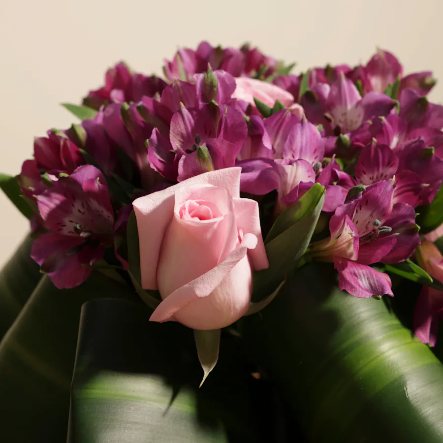 Pink Roses | Square Vase 2