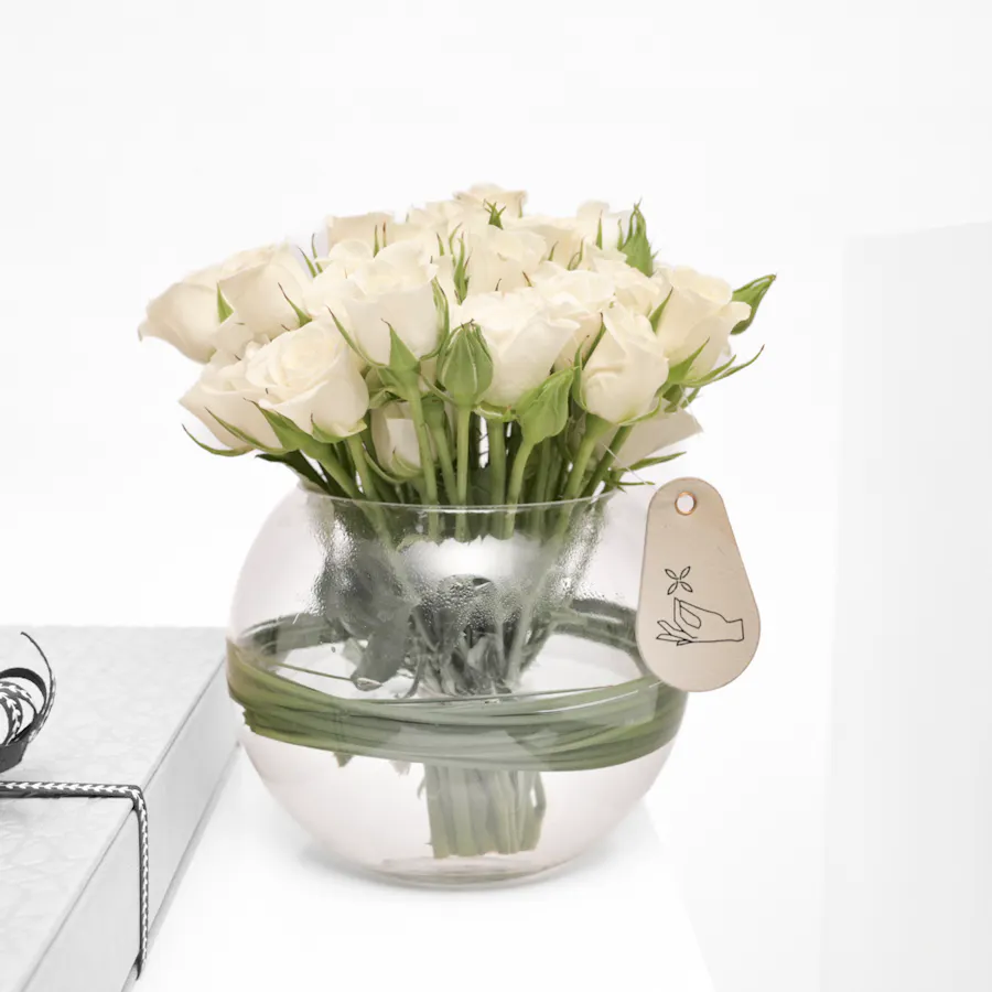 Floward Quran and misbaha Gift Box | White Roses Vase  2
