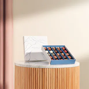 Sweetzerland Chocolate Box | 25 Pieces | Praline & Truffle Sweetzerland Chocolate Box | 25 Pieces | Praline & Truffle