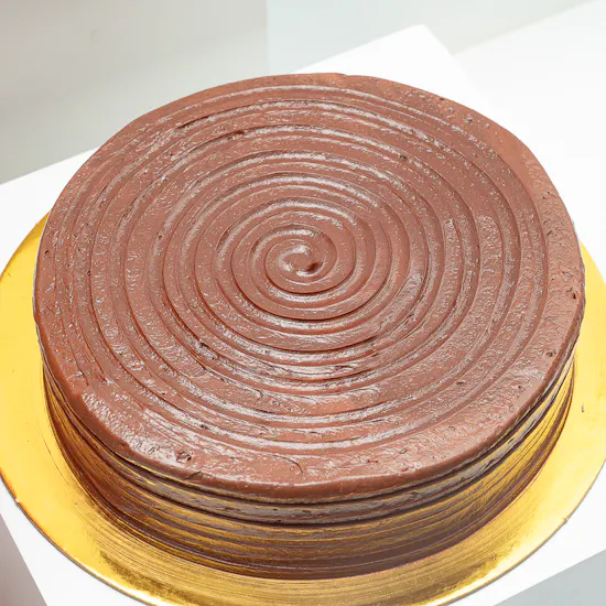 Munch Chocolate Cake | Roses Bouquet