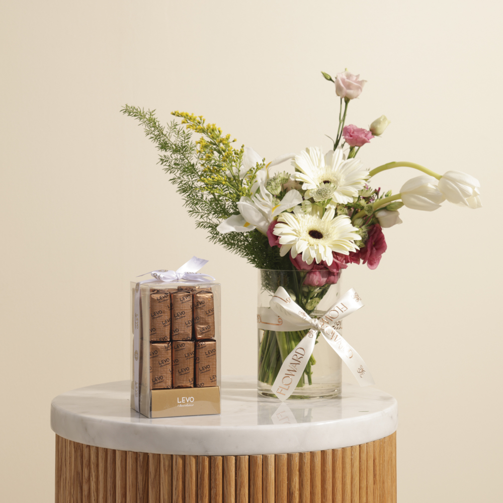صندوق شوكولاتة من ليفو | مزهرية مشرقة