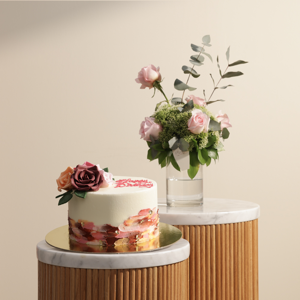 كيك زهرة يوم ميلاد سعيد لها من هلن | فازة زهور