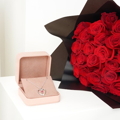 Floward Qatar Heart Necklace | Love Roses