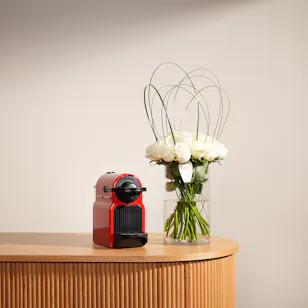 Nespresso Inissia C40 Red | White Roses Nespresso Inissia C40 Red | White Roses