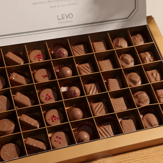 Levo Chocolates Box | Beauty of Roses Flowers Vase