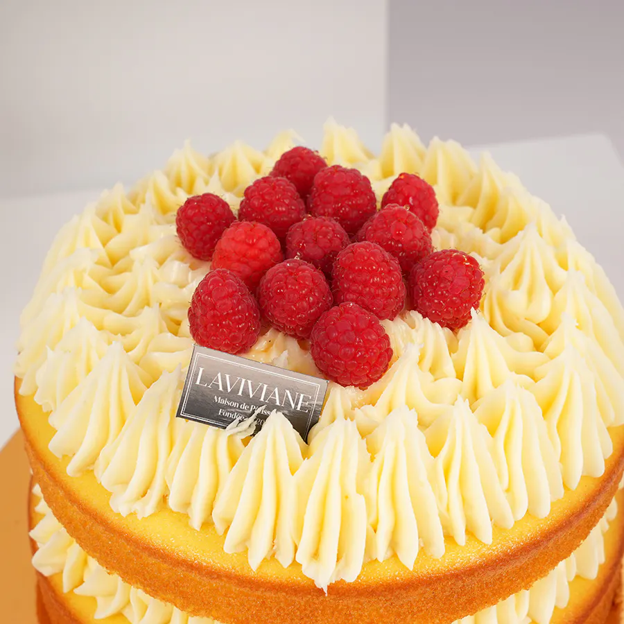 Laviviane Medium Size Lemon Cake | Roses Vase 3