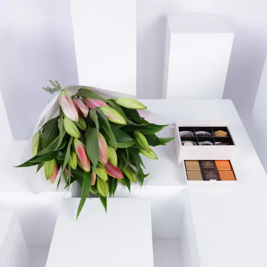 Godiva Royal White Mini Chocolate Box | Beautiful Lilies