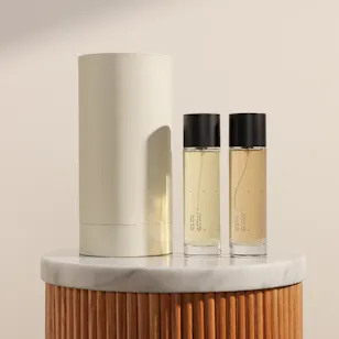 ثنائي عطور سحر الزعفران والصندل من مبخر ثنائي عطور سحر الزعفران والصندل من مبخر