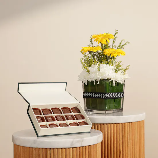 Floward Elegant Chocolates Box | Magic Pulse Flowers Vase