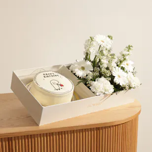 Floward Happy Birthday Drawing Cake | Flowers & Something More Flower Box Floward Happy Birthday Drawing Cake | Flowers & Something More Flower Box
