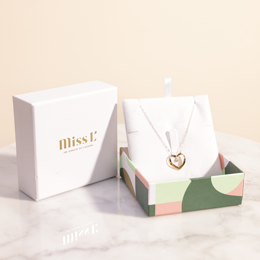 قلادة ذهبية علي شكل قلب من مس ال من لازوردي