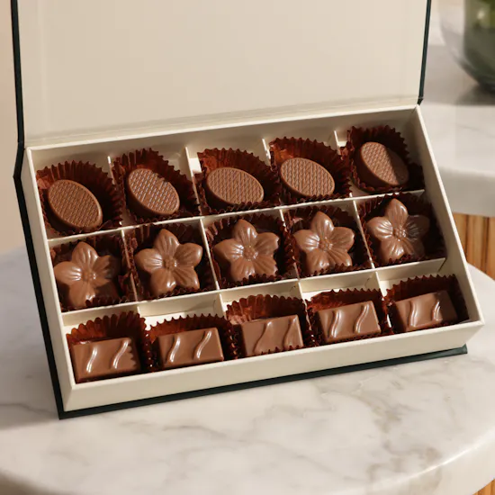 Floward Mix Chocolates Box | Soft Flower Vase