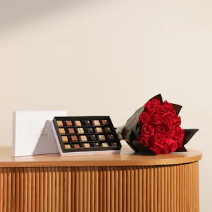 Le Doré Medium Chocolate Gift Box | Charming Flowers Bouquet 