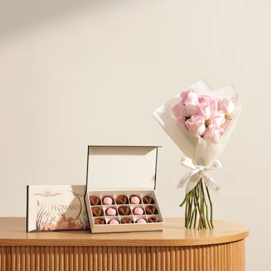 Floward Tender Heart Small Chocolate Box | Gentle Flowers Bouquet