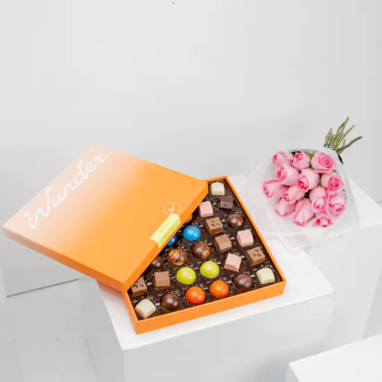 Wunder Chocolate Box | Glowy Pink Roses Bouquet
