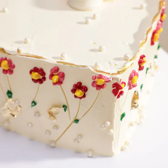 Floward Macrons and Flowers Heart Cake