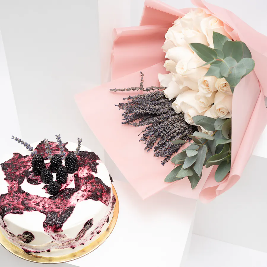 Sucre de Nada Blackberry and Lavender Cake | Delicate Blooms 3