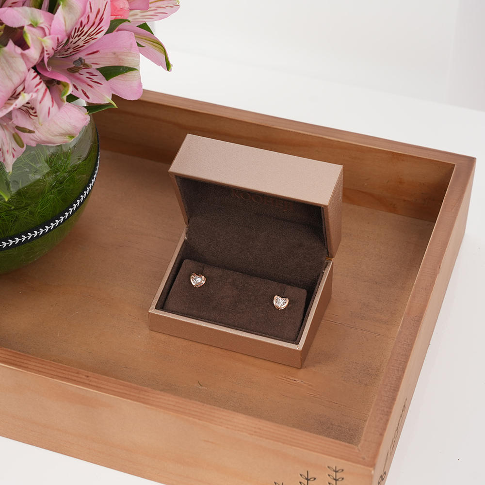 أقراط الألماس بشكل قلب من كوهجي | زهور 