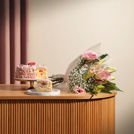 Sucre de Nada La Vie en Rose Cake | Flower Bouquet