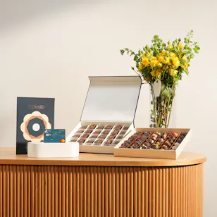 Floward 250 USD Card and Chocolate Box | The Datery Dates Box and Roses Vase
