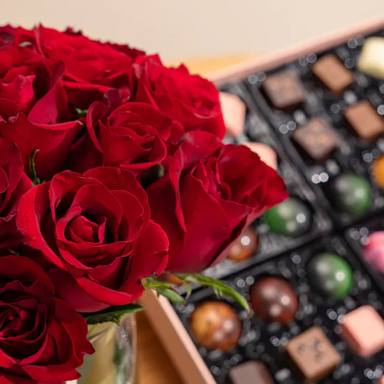 Floward Chocolate Bonbon | Red Roses Vase