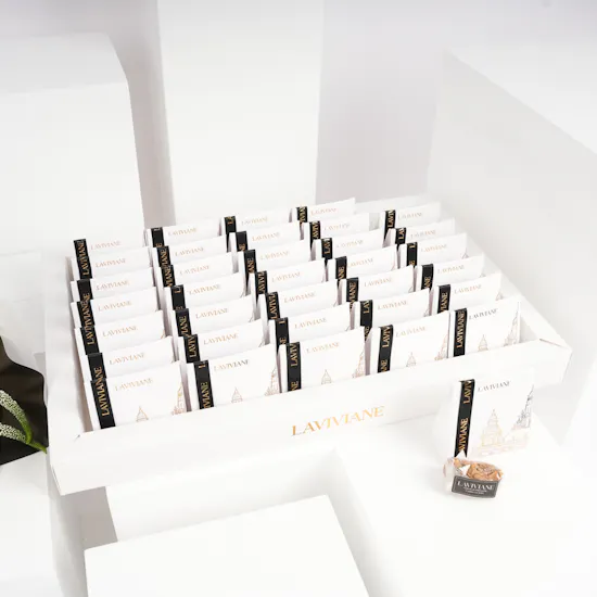 Laviviane Giveaways Chocolates Tray | White Blooms