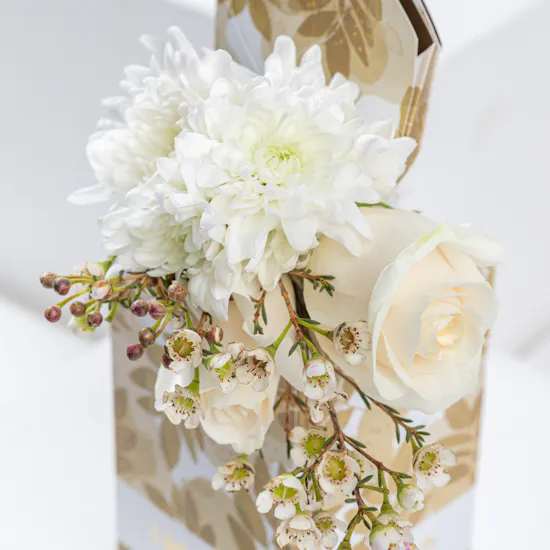 Laderach Tartufi Pack | White Flowers