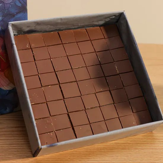 Hanoverian Caramel Chocolate Box | My Dad is My Quiet Hero Flowers