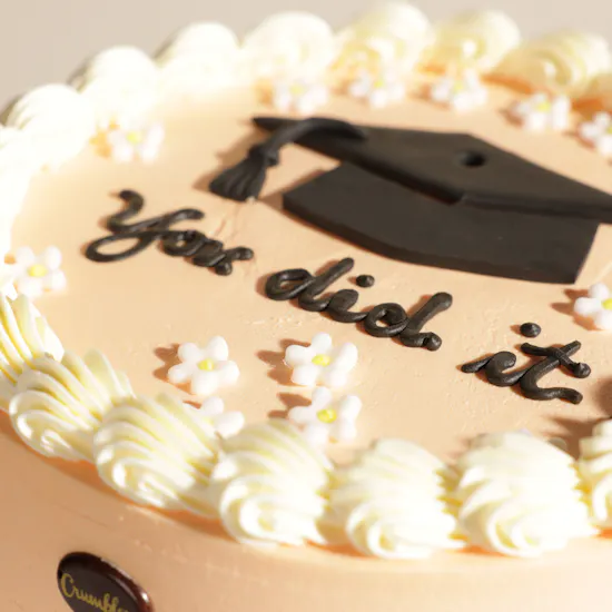 كيك الأحتفال بالتخرج من كرامبلز