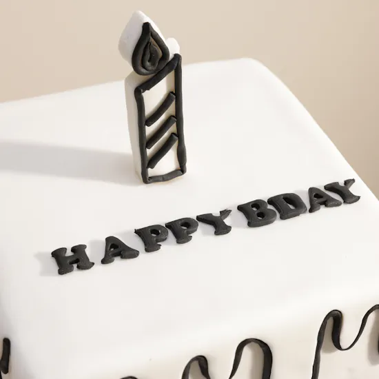 كيك كوميك ليوم الميلاد السعيد من فلاورد