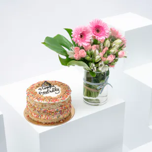 Sucre De Nada Vanilla Birthday Cake | Pink Blooms Sucre De Nada Vanilla Birthday Cake | Pink Blooms