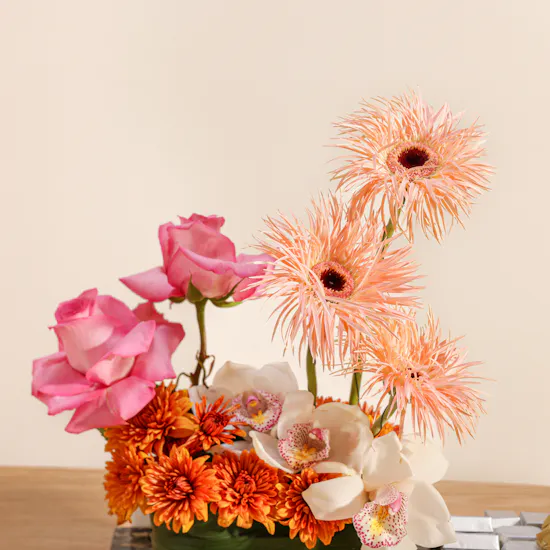 Floward Chocolate Tray | Elegant Roses