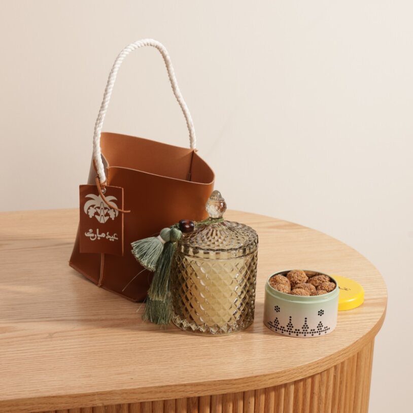 حلوى العيد في حقيبة جلد من نقوة
