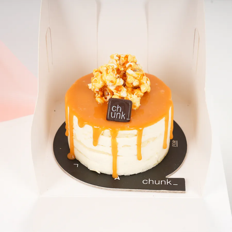 Chunk Salted Caramel Small Cake | Roses Bouquet  3