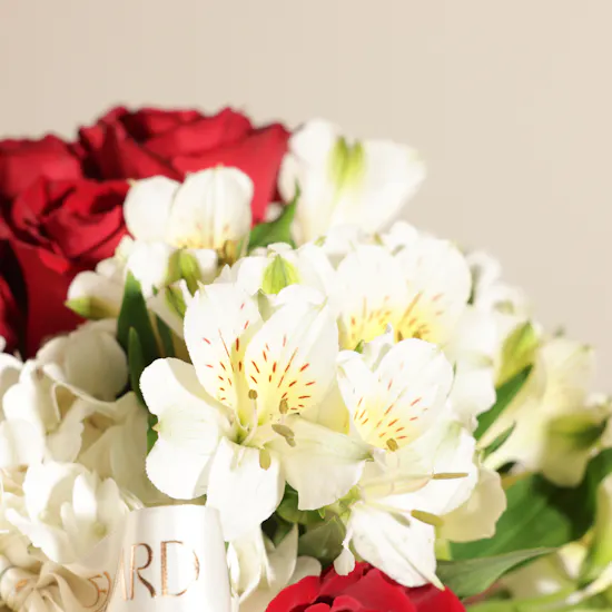 Bahraini Women's Graceful Flowers