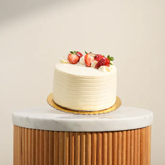 Floward Strawberry Cake