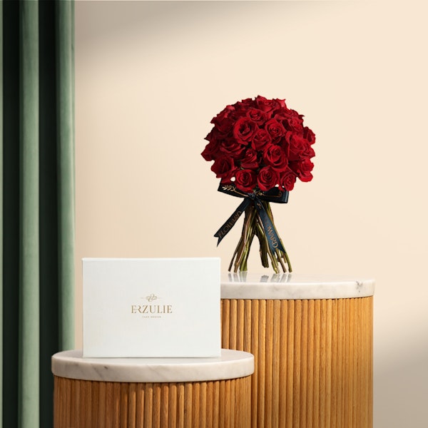 Erzulie Cakes Hearts and Kisses Biscuit Box | Heartfelt Red Roses Bouquet