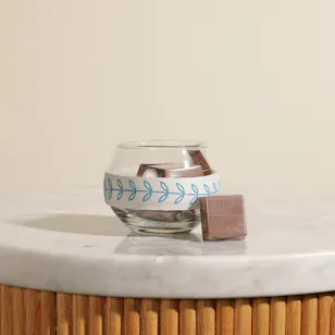 Floward Chocolate Vase | 12 Pieces