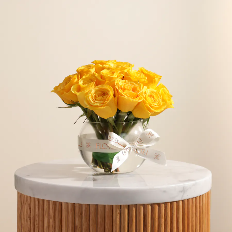 Golden Bliss Vase | 25 Roses 2