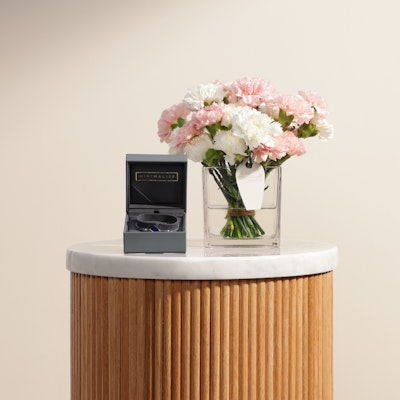 Minimalist Gift Set for Her | Carnation Vase 