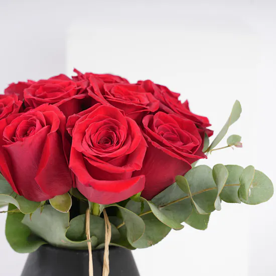 12 Red Roses | Black Vase