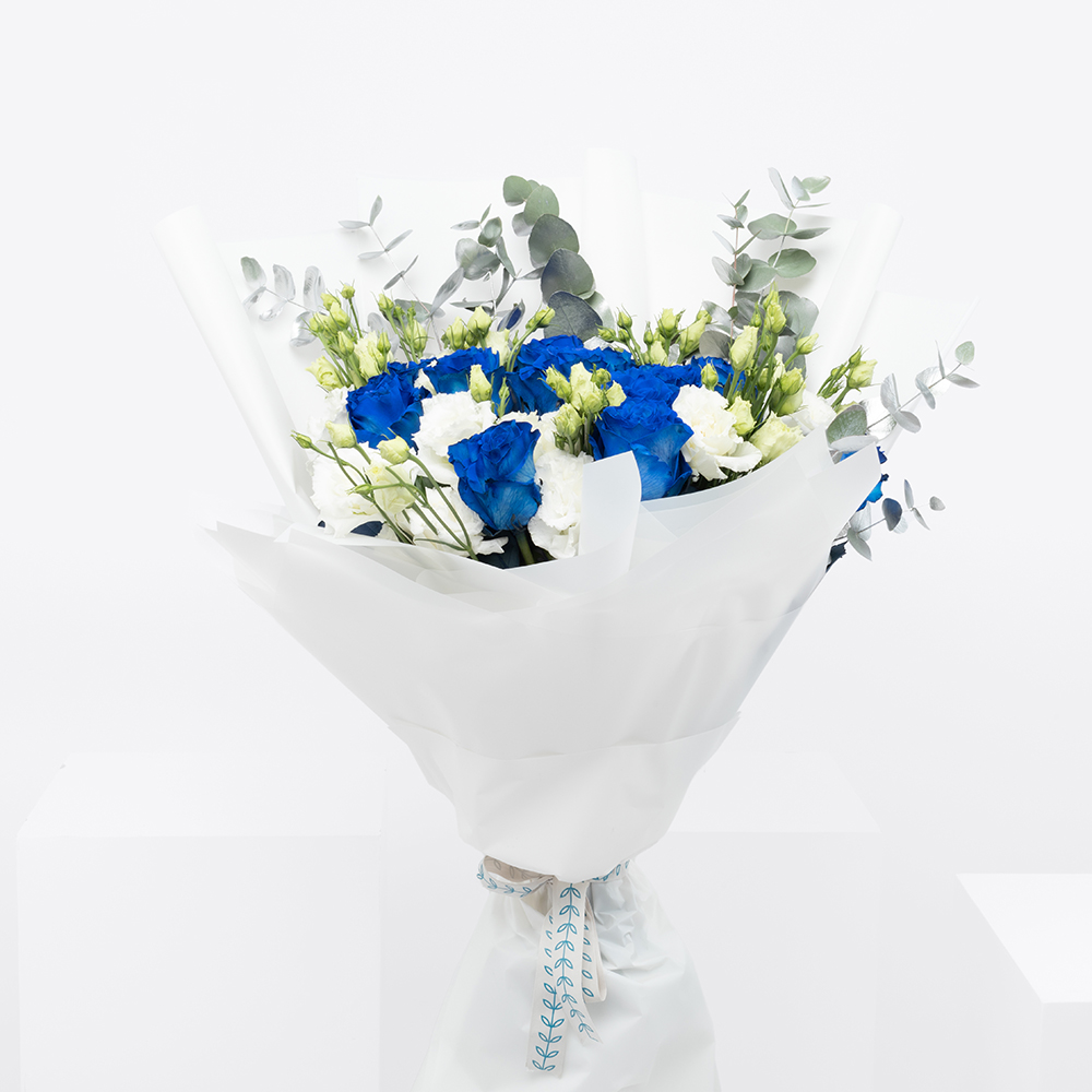 جميل باللون الأزرق